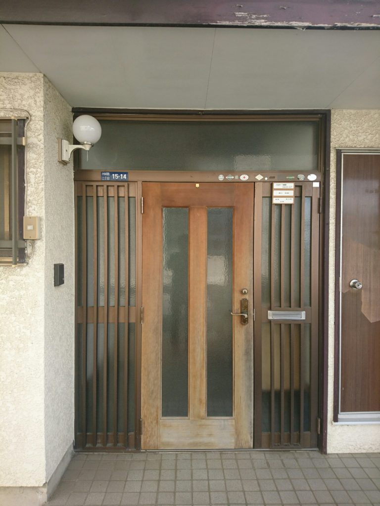 現場日記 6月14日 玄関ドア交換しました。（カバー工法） 相模原のリフォームショップ 『サン・ルナ